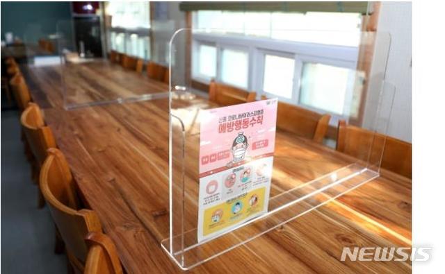 [용인=뉴시스]경기 용인시가 지역 내 소규모 음식점에 테이블 칸막이 설치를 지원한다.