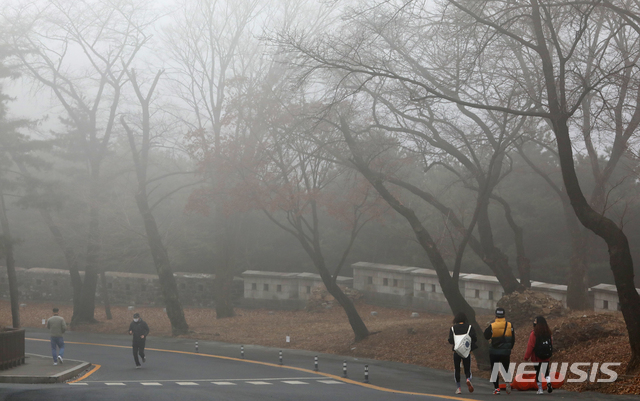 설 연휴 첫 날 낮 포근…오전 '짙은 안개'