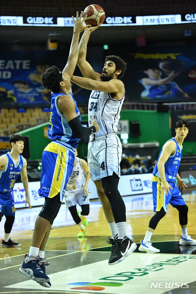 [서울=뉴시스]프로농구 KCC 데이비스 (사진 = KBL 제공)