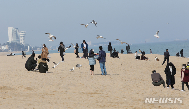 낮 최고 19도 '봄날'…수도권 등 미세먼지 나쁨