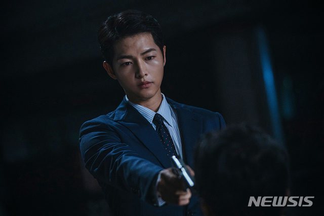 [서울=뉴시스]넷플릭스가 tvN 토일극 '빈센조'를 20일부터 공개한다. (사진=넷플릭스 제공) 2021.02.19. photo@newsis.com