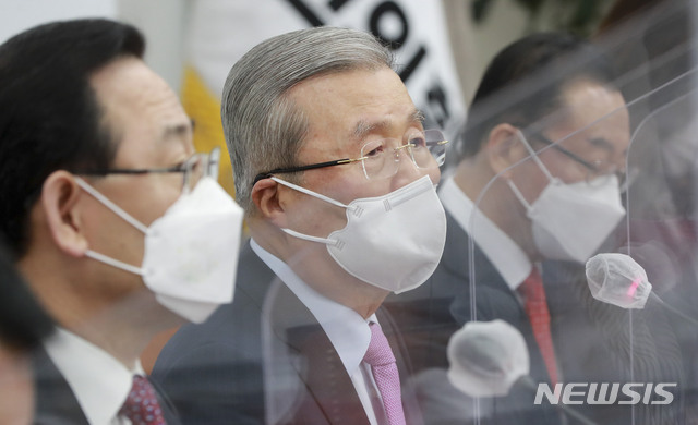 [서울=뉴시스]김진아 기자 = 김종인 국민의힘 비상대책위원장이 22일 오전 서울 여의도 국회에서 열린 비상대책위원회의에서 발언을 하고 있다. (공동취재사진) 2021.02.22. photo@newsis.com