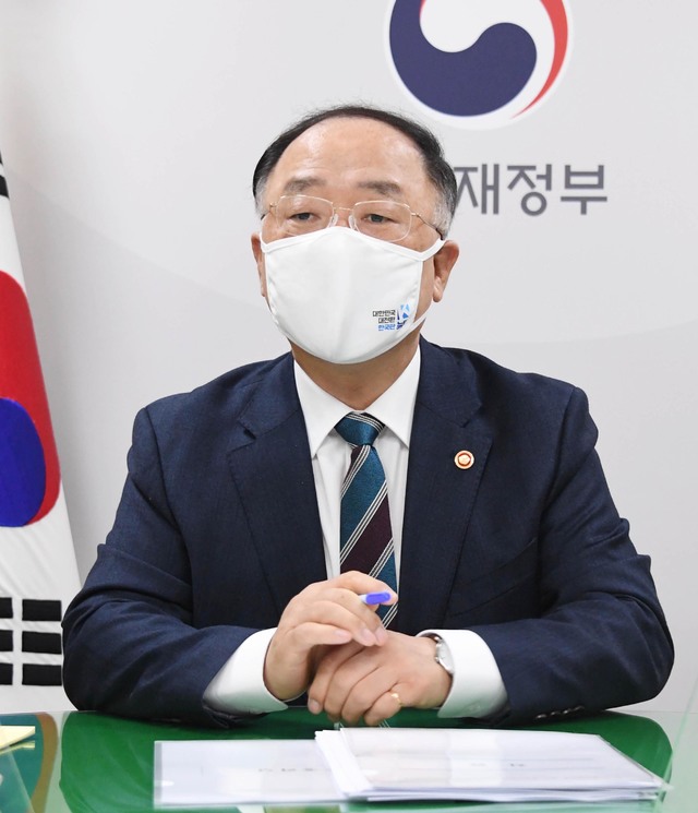 홍남기 "'착한임대인' 70% 세액공제 연말까지 6개월 연장"