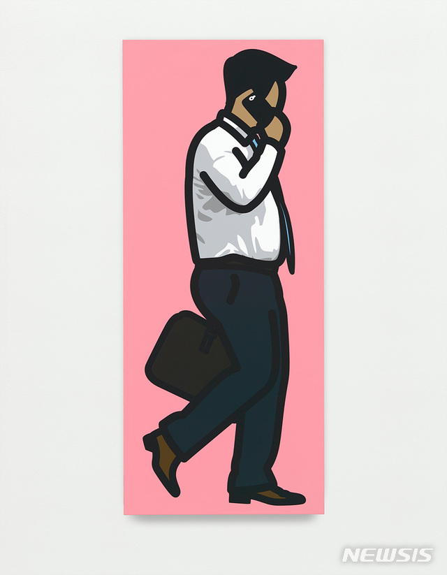 [서울=뉴시스] 줄리안 오피,Company man, 2014, Silkscreen on painted wooden board,107.5 x 45.5 x 3 cm, Courtesy of the artist and Kukje Gallery, 사진: 줄리안 오피 스튜디오,이미지 제공: 국제갤러리