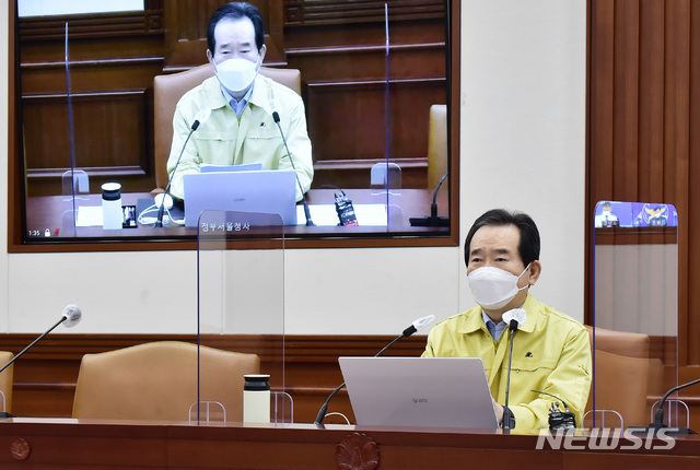 [서울=뉴시스]김명원 기자 = 정세균 국무총리가 12일 오전 서울 종로구 정부서울청사에서 열린 코로나19 중앙재난안전대책본부(중대본) 회의에 참석해 발언하고 있다. (공동취재사진) 2021.03.12. photo@newsis.com