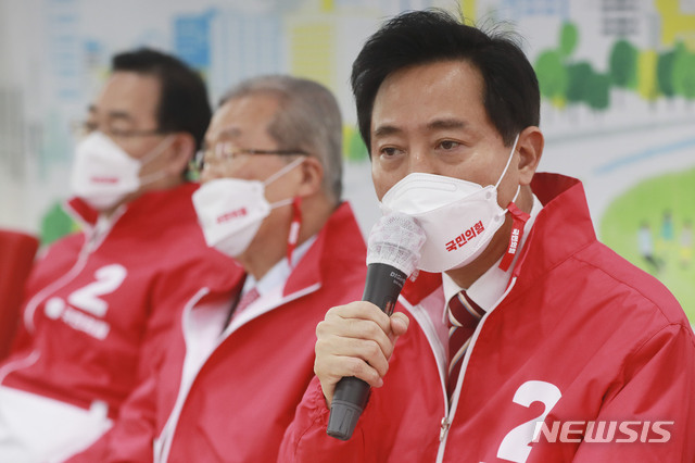 [서울=뉴시스]김진아 기자 = 오세훈 국민의힘 서울시장 후보가 15일 오전 서울 여의도 당사에서 열린 4.7 보궐선거 중앙선거대책위원회 서울동행 제1차 회의에서 발언을 하고 있다. (공동취재사진) 2021.03.15. photo@newsis.com