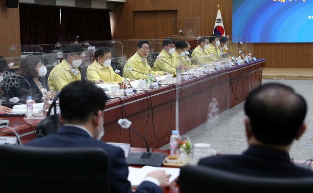 [홍성=뉴시스] 충남도 비상경제상황 점검 회의 모습. *재판매 및 DB 금지