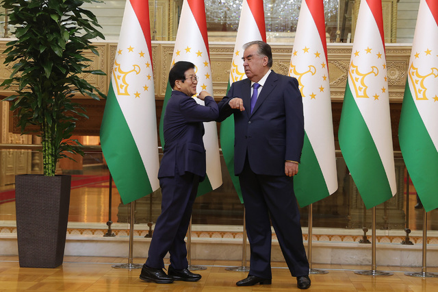 박병석 국회의장과 에모말리 라흐몬 타지키스탄 대통령 (사진 = 국회의장실 제공) *재판매 및 DB 금지