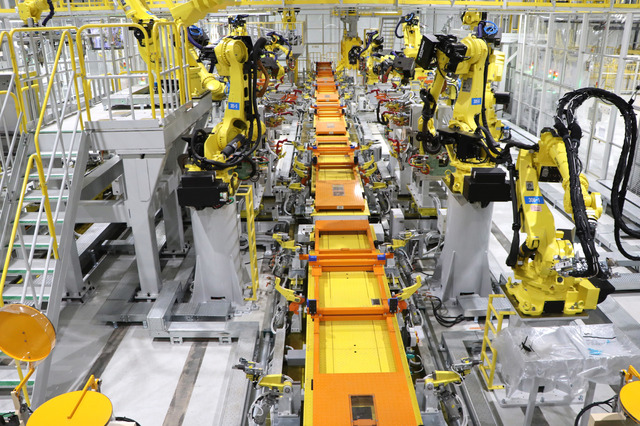 [광주=뉴시스]이창우 기자 = 광주글로벌모터스(GGM) 공장에서 차체 용접을 담당하는 로봇. (사진=GGM 제공) 2021.04.05. photo@newsis.com *재판매 및 DB 금지