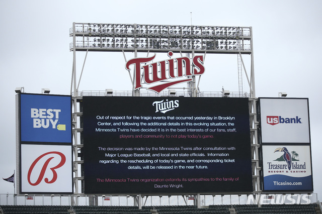 [미네소타=AP/뉴시스] 미국 메이저리그 미네소타 트윈스의 홈 구장인 타깃 필드 전광판. 