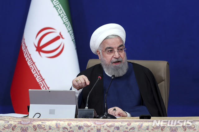 [테헤란=AP/뉴시스]지난 4월 14일(현지시간) 하산 로하니 이란 대통령이 테헤란에서 열린 각료 회의에서 발언하고 있다. 2021.05.31.