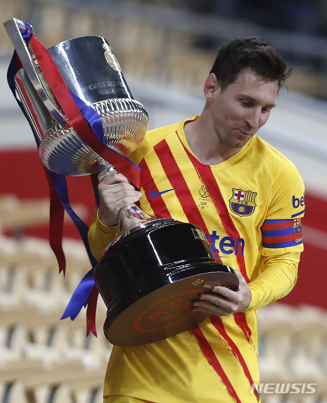 바르셀로나, 31번째 스페인 국왕컵 우승…메시 멀티골
