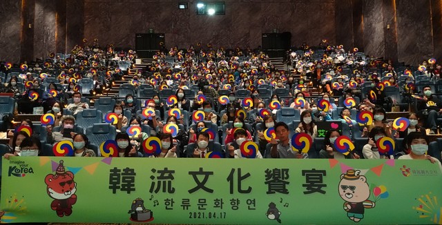 [서울=뉴시스]대만 '2021 한류문화향연' 참가자 단체사진 (사진 = 한국관광공사) 2021.4.19. photo@newsis.com