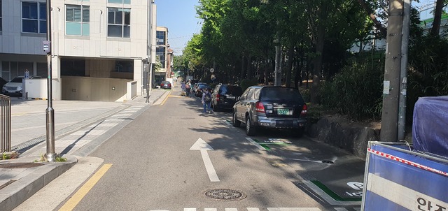 [서울=뉴시스] 서울 동작구 신대방 뚝방길 공유주차 구역. (사진=동작구 제공) 2021.05.04. photo@newsis.com *재판매 및 DB 금지