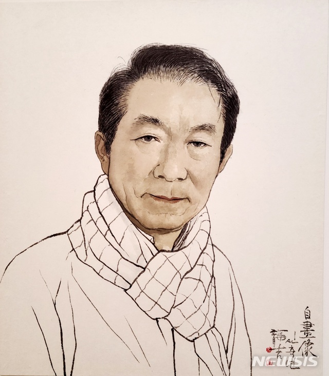 [서울=뉴시스] 박현주 미술전문기자=동덕아트갤러리에서 연 오용길 개인전에는 오용길 화백 자화상도 걸렸다. 