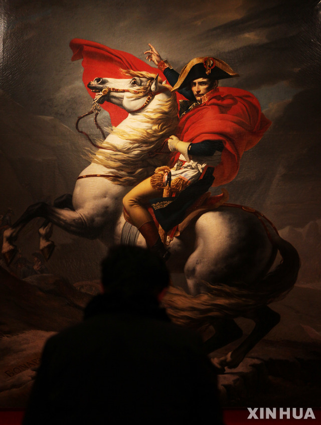 [파리=신화/뉴시스] 5월6일 프랑스 파리 앵발리드 군사박물관에 그림 '알프스를 넘는 나폴레옹(Napoleon Crossing the Alps)'이 전시되어 있다. 2021.7.7photo@newsis.com