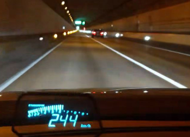 [부산=뉴시스] 터널 안에서 불법 경주를 펼치는 차량들. (사진=부산경찰청 제공) *재판매 및 DB 금지