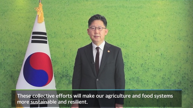 [세종=뉴시스] 김현수 농림축산식품부 장관이 2021 P4G 정상회의 계기로 열린 '식량·농업 세션'에서 기조연설을 하고 있다. (사진=농식품부 제공) *재판매 및 DB 금지