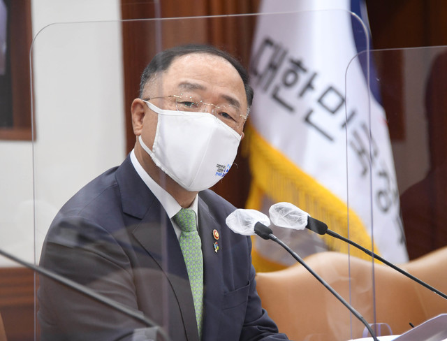 [세종=뉴시스]홍남기 경제부총리 겸 기획재정부 장관이 10일 서울 광화문 정부서울청사에서 열린 '제11차 혁신성장 BIG3 추진회의'를 주재, 모두발언을 하고 있다. (사진=기획재정부) *재판매 및 DB 금지