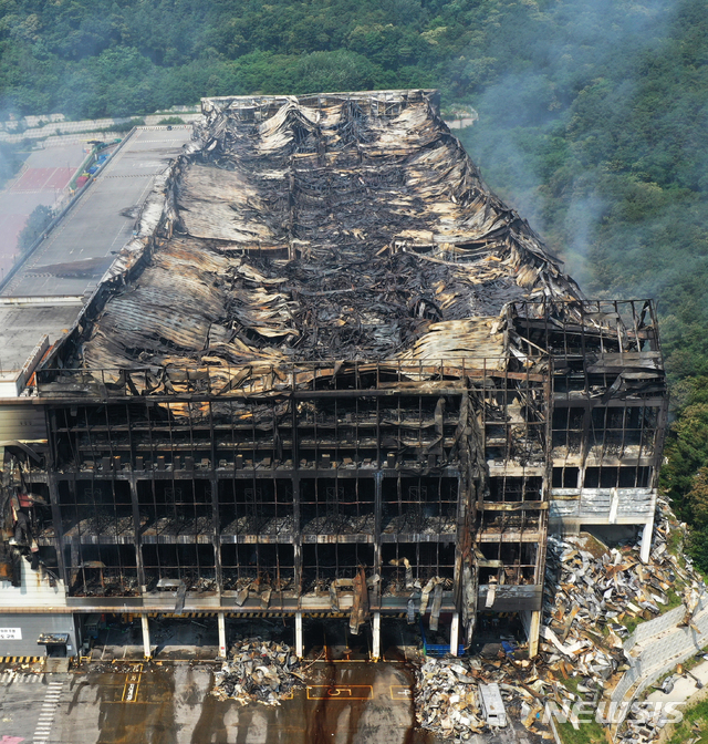 쿠팡 "화재로 일터 잃은 물류센터 직원 97% 전환 배치"