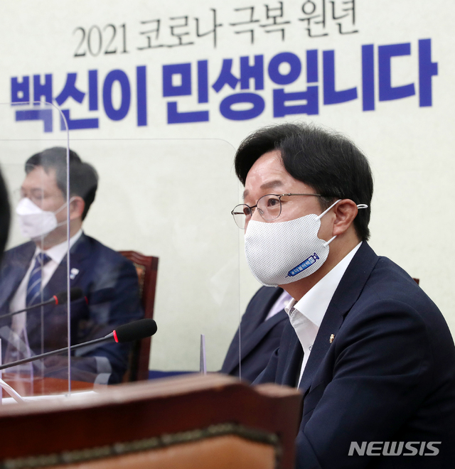 [서울=뉴시스]최동준 기자 = 강병원 더불어민주당 최고위원이 2일 서울 여의도 국회에서 열린 최고위원회의에서 발언하고 있다. (공동취재사진) 2021.07.02. photo@newsis.com