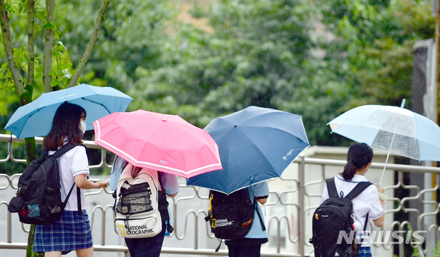 인천, 출근길 우산 챙겨야…막바지 폭염 계속