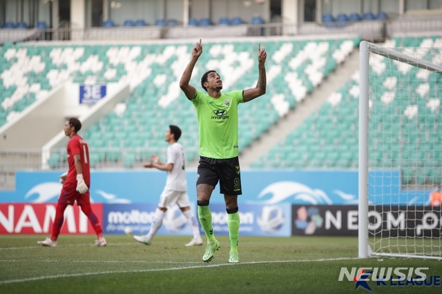 [서울=뉴시스]프로축구 전북 구스타보 (사진 = 프로축구연맹 제공) 