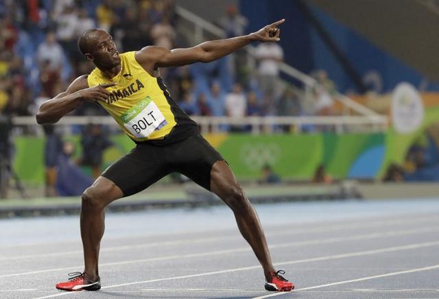[서울=뉴시스] 우사인 볼트가 2016 브라질 올림픽에서 200m 달리기 금메달 세레모니를 하고 있다. (사진=AP통신) photo@newsis.com  *재판매 및 DB 금지