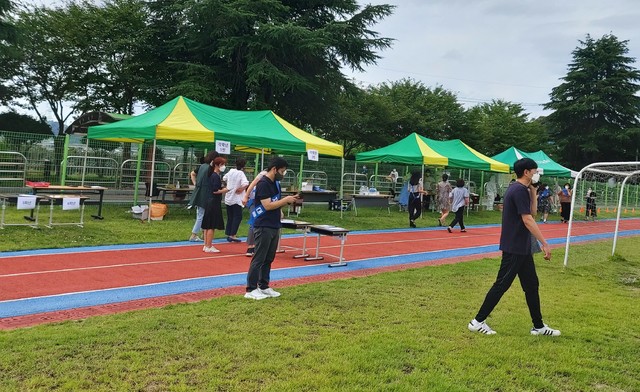 20일 여수의 한 초등학교 운동장에 설치된 선별검사소 (사진=독자 제공) *재판매 및 DB 금지