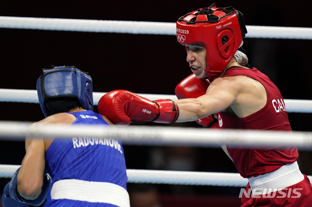 Canada&#039;s Mandy Bujold, right, exchanges punches with Serbia&#039;s Nina Radovanovic during their women&#039;s flyweight 51-kg boxing match at the 2020 Summer Olympics, Saturday, July 24, 2021, in Tokyo, Japan. (AP Photo/Frank Franklin II)