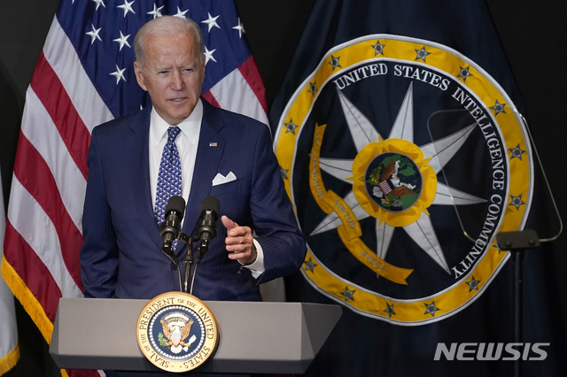 [매클레인=AP/뉴시스] 조 바이든 미국 대통령이 지난 27일(현지시간) 버지니아주 매클레인에 있는 국가정보국을 방문해 연설하고 있다. 2021.07.29.