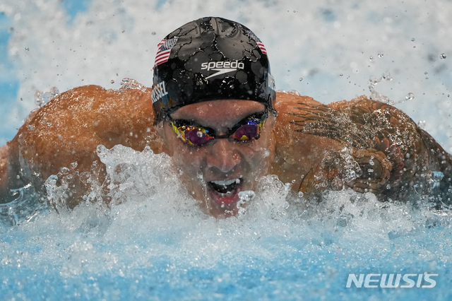 [도쿄=AP/뉴시스] 수영 스타 케일럽 드레슬이 접영 100m 세계신기록으로 금메달을 땄다. 2021.07.31.