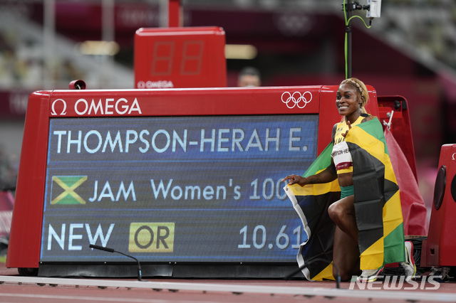 [도쿄=AP/뉴시스]도쿄올림픽 육상 여자 100m 우승자 자메이카 일레인 톰슨-헤라. 2021.07.31.