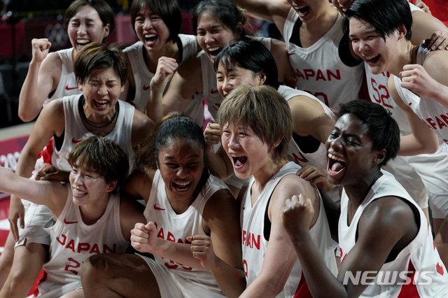 [사이타마=AP/뉴시스]도쿄올림픽 4강에 오른 일본 여자농구대표팀