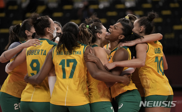 [도쿄=AP/뉴시스] 브라질 여자배구 대표팀. 2021.08.04.