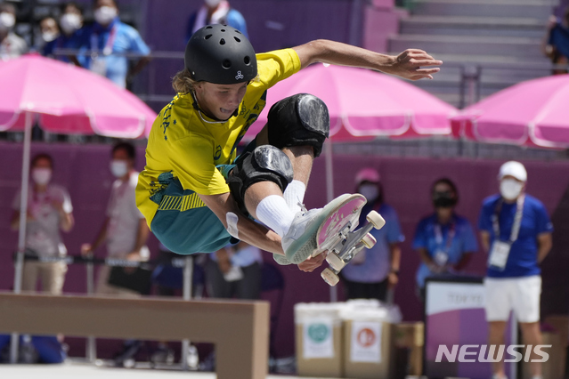 [도쿄=AP/사진] '2020 도쿄올림픽' 스케이트보드 남자 파크에서 호주의 키건 파머(18)가 금메달을 차지했다. 