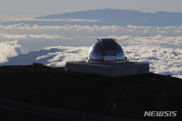 [호놀룰루= AP/뉴시스]하와이 본섬 마우나 케아 산정에 세워질 30미터 망원경의 AP 자료사진 . 