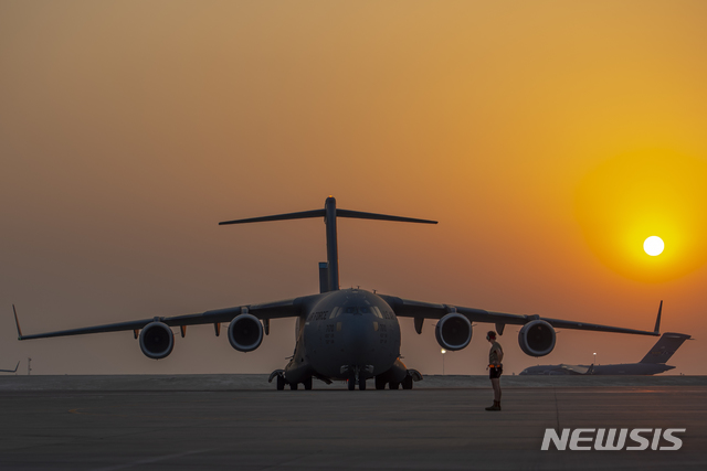 [AP/뉴시스]미 공군이 제공한 수송기 C-17. 아프가니스탄 탈출 작전에 사용되고 있다. 2021.08.26.photo@newsis.com