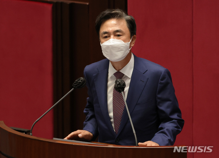 [서울=뉴시스] 전신 기자 = 김태흠 국민의힘 의원. (공동취재사진) 2021.08.31. photo@newsis.com