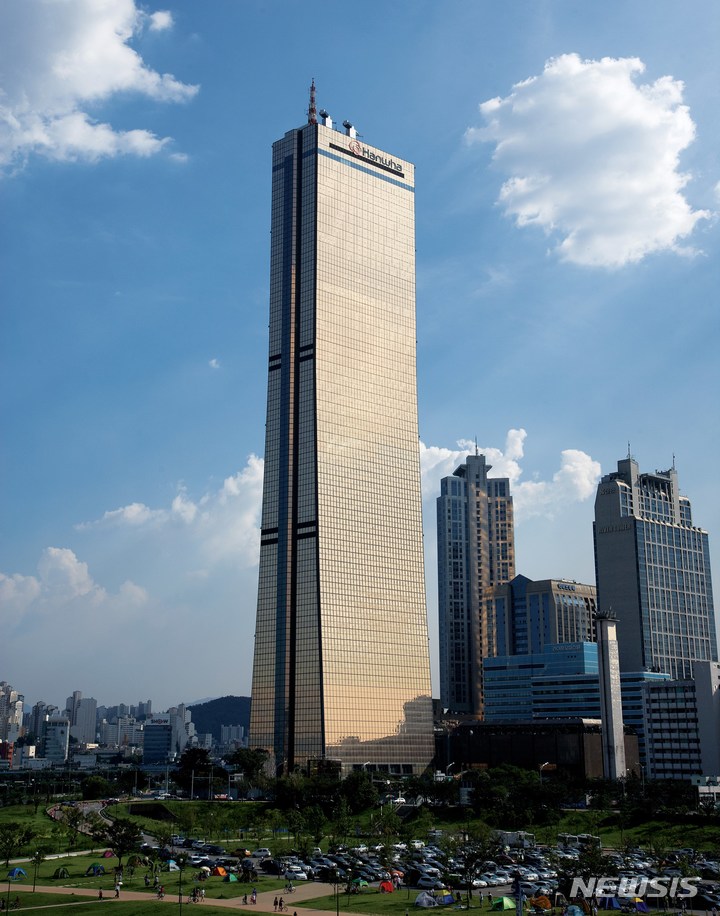 [서울=뉴시스] 한화생명 63빌딩. (사진=한화생명 제공) 2021.10.28. photo@newsis.com *재판매 및 DB 금지