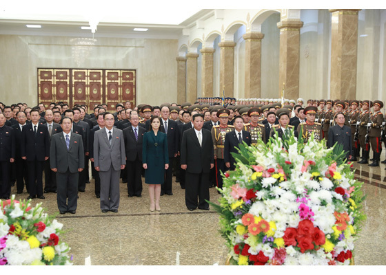 [서울=뉴시스] 금수산태양궁전 찾은 김정은. 2021.09.10. (사진=노동신문 캡처) *재판매 및 DB 금지