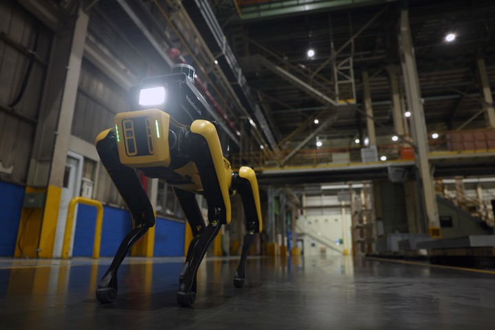 로봇개, 기아 공장 지킨다…보스턴 다이내믹스와 첫 프로젝트