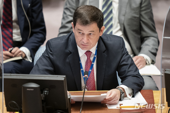 [뉴욕(미국)=AP/뉴시스]드미트리 폴랸스키 유엔 주재 러시아 부대사가 2021년 9월 23일 뉴욕에서 열린 제76차 유엔 총회 안전보장이사회 회의에서 연설하고 있다. 2022.02.16