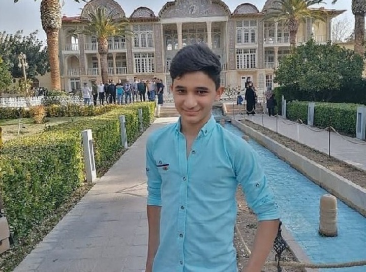 [서울=뉴시스]이웃 주민을 화재 현장에서 구출한 뒤 숨진 이란의 15세 소년 알리 랜디. (사진 = IRF 뉴스 홈페이지 캡처) 2021.09.27.photo@newsis.com *재판매 및 DB 금지