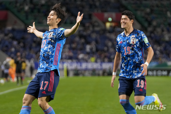 [사이타마=AP/뉴시스] 일본 축구대표팀 다나카 아오가 선제골을 터트렸다. 2021.10.12.
