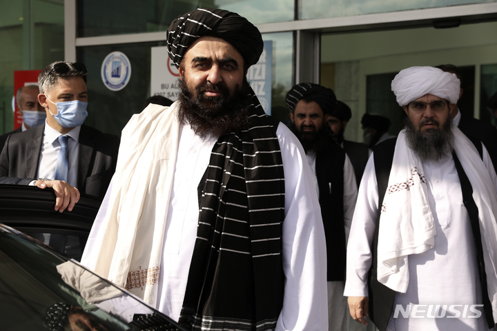 [앙카라(터키)=AP/뉴시스]지난해 10월 14일 탈레반이 임명한 아프가니스탄의 아미르 칸 무타키 외교부 장관이 터키 앙카라에 도착한 모습. 2022.01.09.