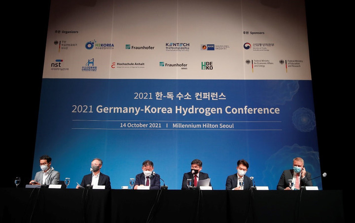 [나주=뉴시스]이창우 기자 = 사진은 지난 14일 서울 중구 밀레니엄 힐튼 서울에서 열린 '2021 한-독 수소 컨퍼런스'(2021 Germany-Korea Hydrogen Conference) 모습. 한국에너지공과대학교(켄텍·KENTECH)는 이날 공동 개최자로 참여했다. (사진=켄텍 제공) 2021.10.15 photo@newsis.com *재판매 및 DB 금지