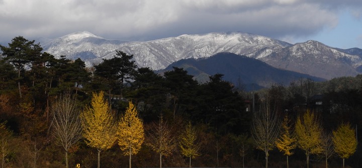[서울=뉴시스] 지난 11일 경남 거창군 북상면 남덕유산에 하얀 눈이 쌓여있다. (사진=거창군 제공) 2021.11.11. photo@newsis.com *재판매 및 DB 금지