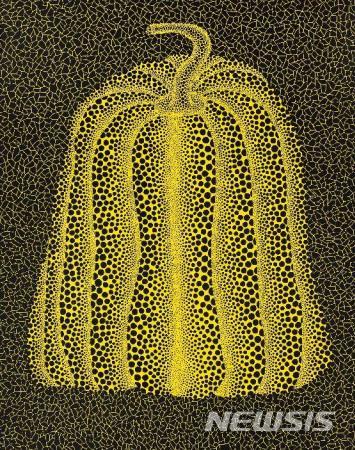 [서울=뉴시스]야요이 쿠사마, Pumpkin, acrylic on canvas,116.7×90.3cm(50), 45.9×35.6in, 1981, 추정가 50억원.