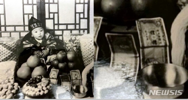 [서울=뉴시스]윤석열 국민의힘 후보가 과거 소셜미디어에 공개한 돌잔치 사진. 오른쪽은 온라인 커뮤니티에 올라온 화폐부분만 확대한 모습. 